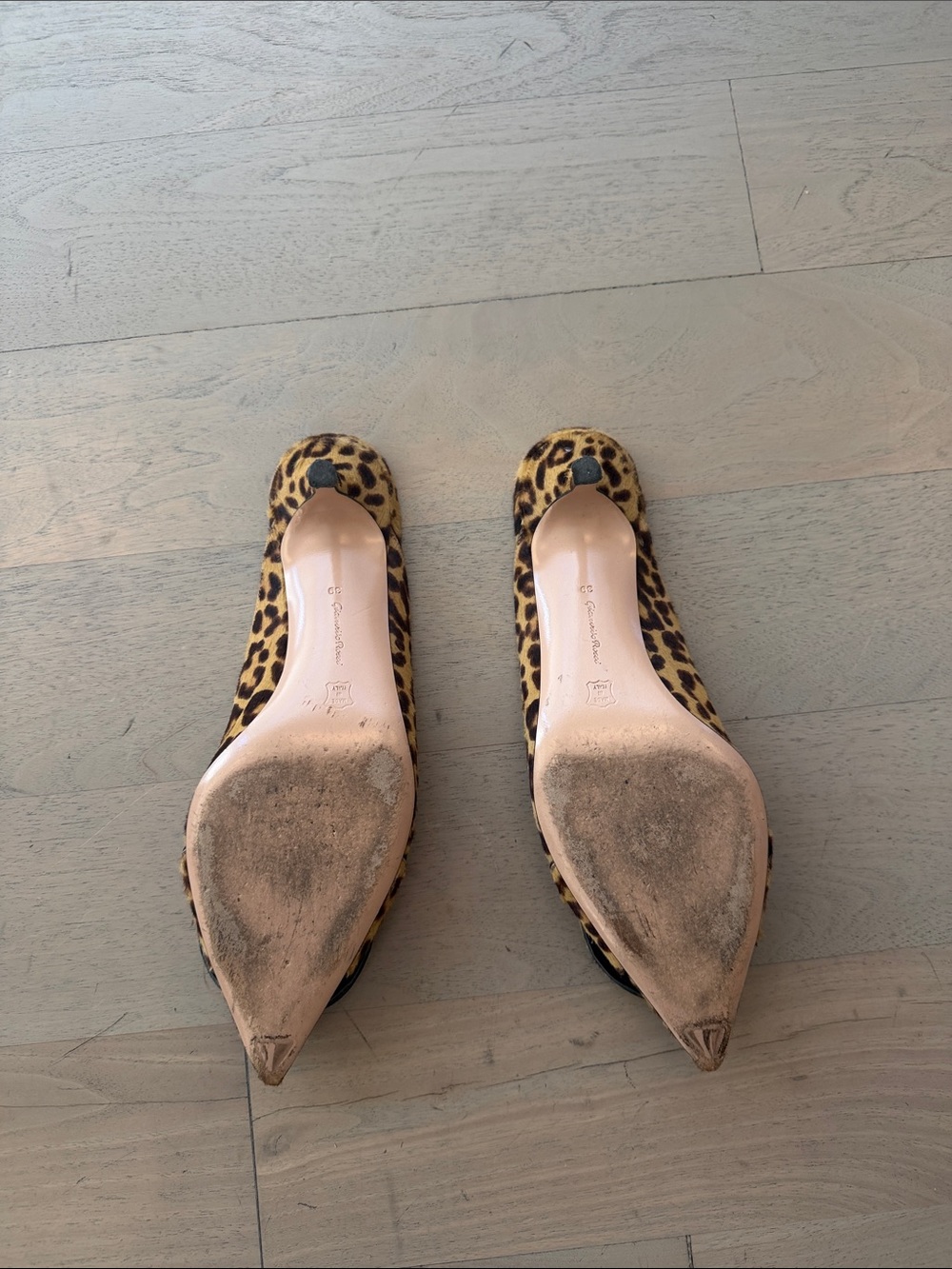Gianvito Rossi Leopard-Print Pointed Toe Mules - Picture 3 of 4